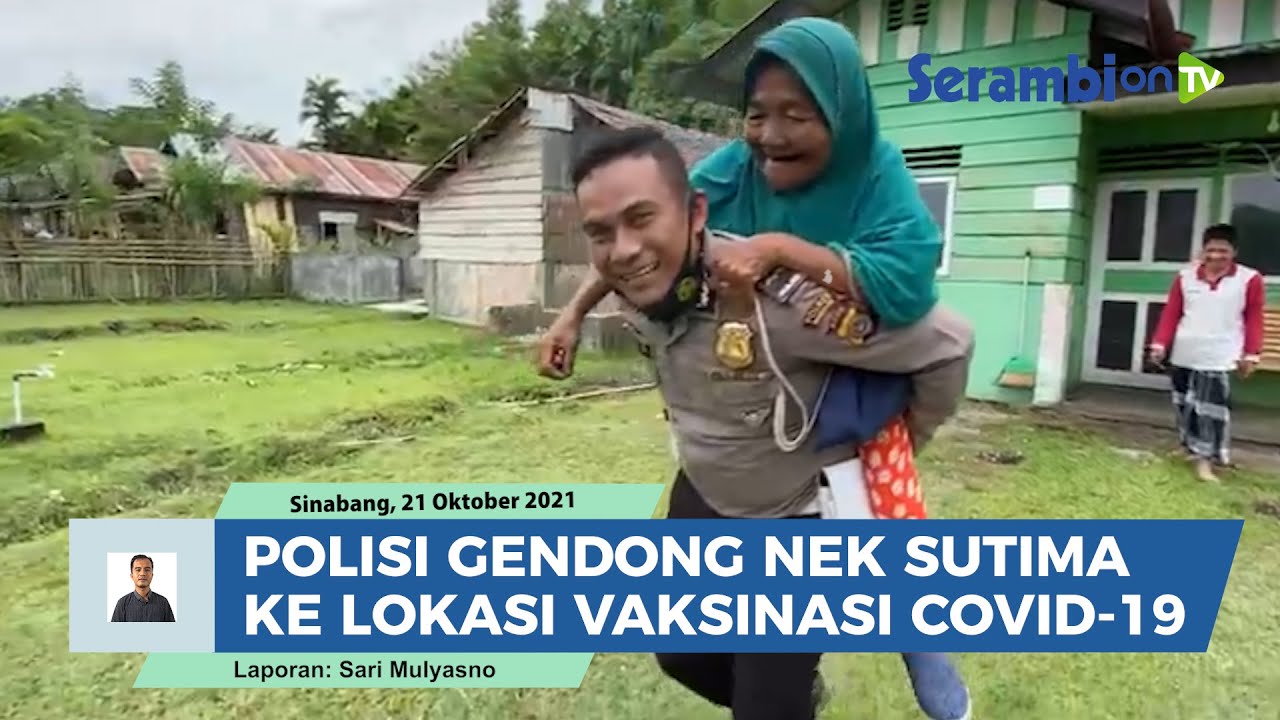 Salut! Aksi Polisi Simeulue Gendong Nenek 90 Tahun yang Minta Diantarkan ke Gerai Vaksinasi