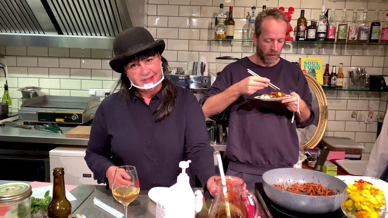De Vrouw met de Baard Kookshow - Sticky Tempeh met Iebele