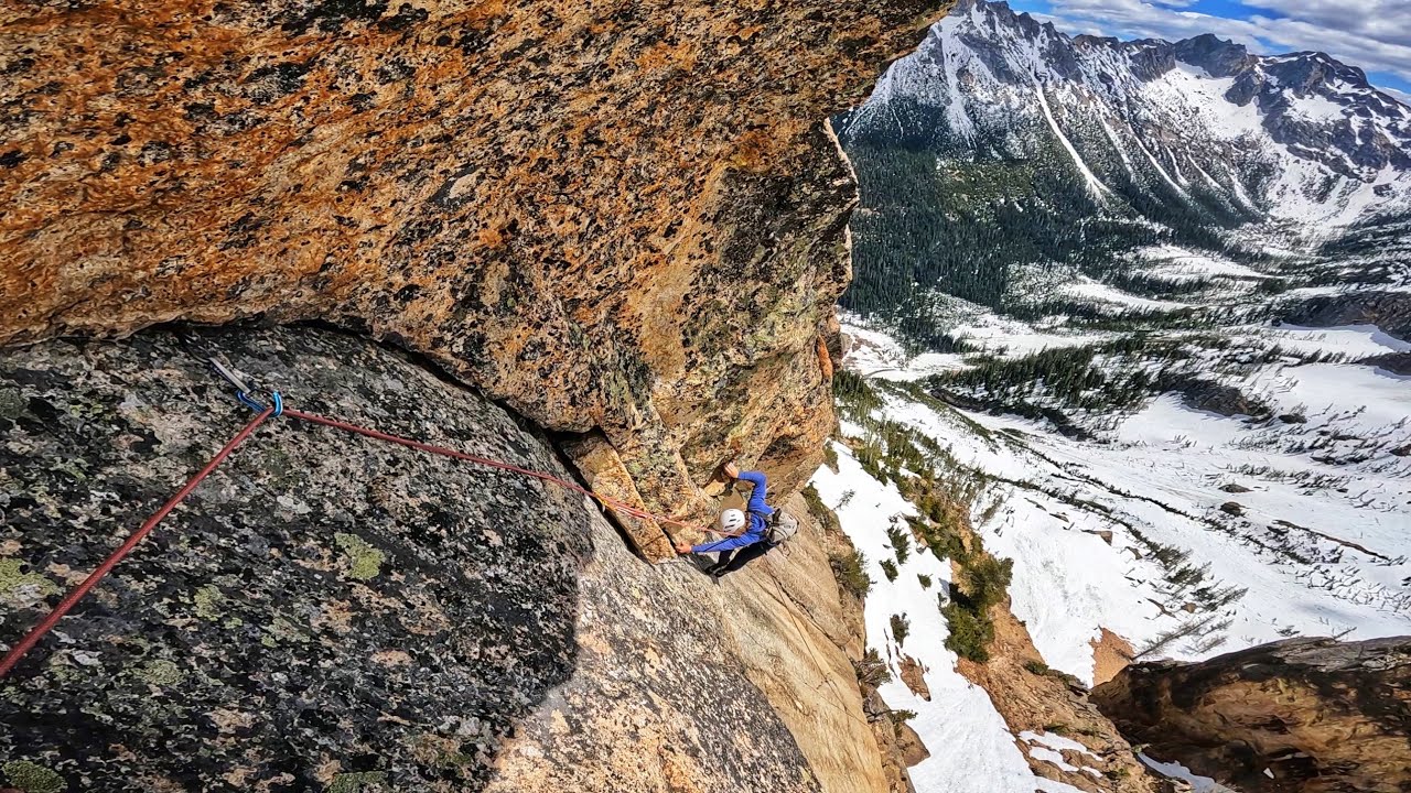 Alpine Climbing in WA Pass: The Hitchhiker (5.11-, 900')