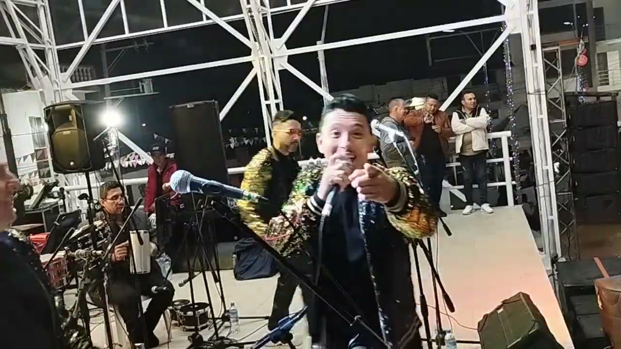 Acompañando a Jimmy Uribe y su Cumbia Fiesta