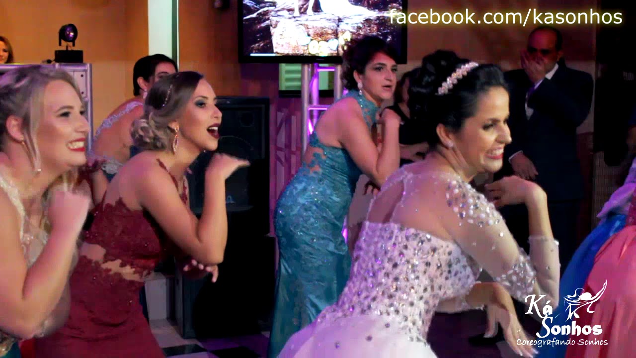 Noiva e madrinhas fazem dan&ccedil;a surpresa para o noivo