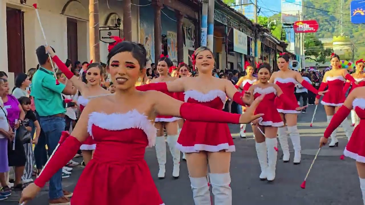 Bonito Desfile En Las Fiestas Dicembrinas Del Centro de Chalatenango 2025.