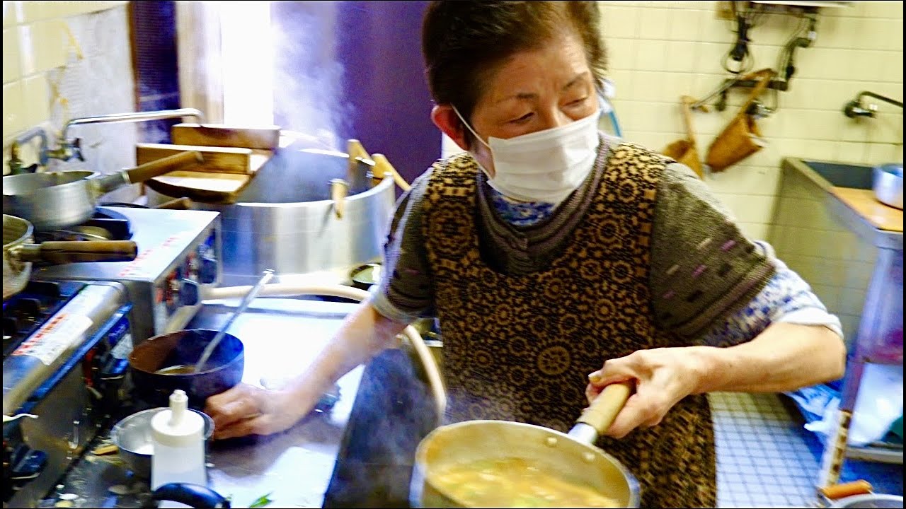 料理長は７５歳おばあちゃん！京都の老舗殿田食堂の昼時に密着 Japanese udon restaurant