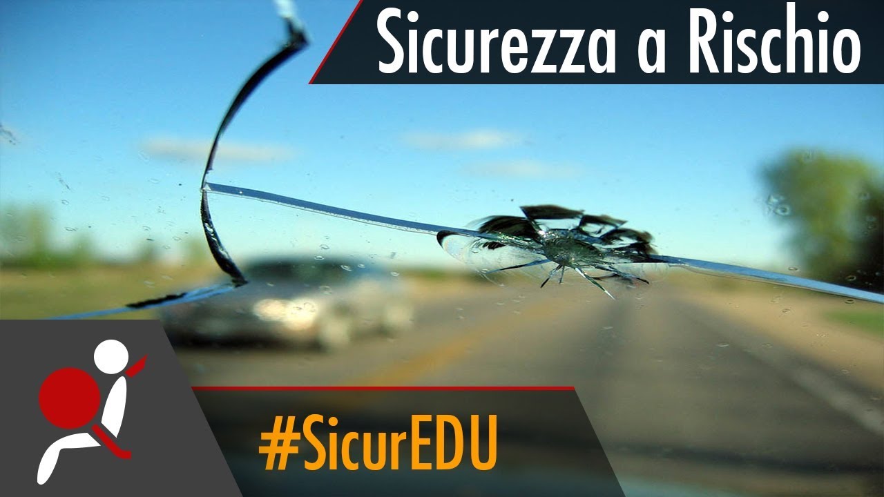 Parabrezza scheggiato: come e perché va riparato subito
