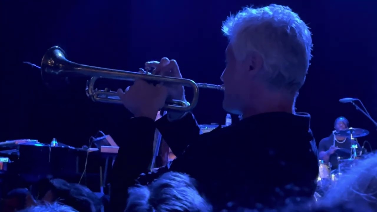 Chris Botti & Anastasiia Mazurok live duet My Funny Valentine FROM THE AUDIENCE! 12-2-23 Boston