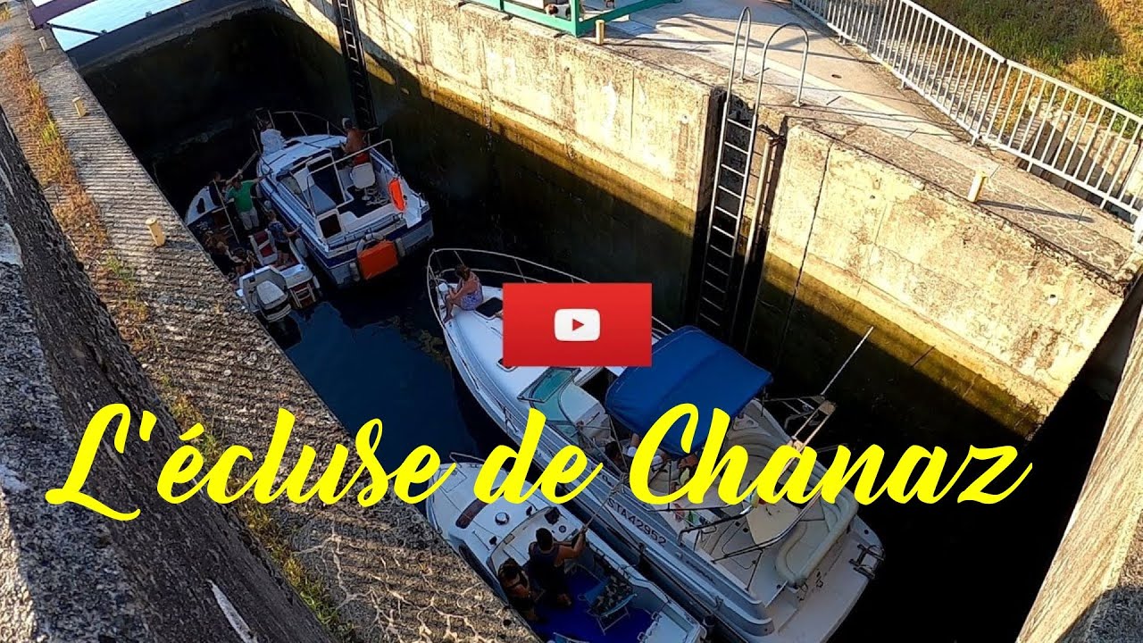 L'écluse de 1983 permet aux bateaux du lac du Bourget de passer, du canal de Savières, au Rhône.