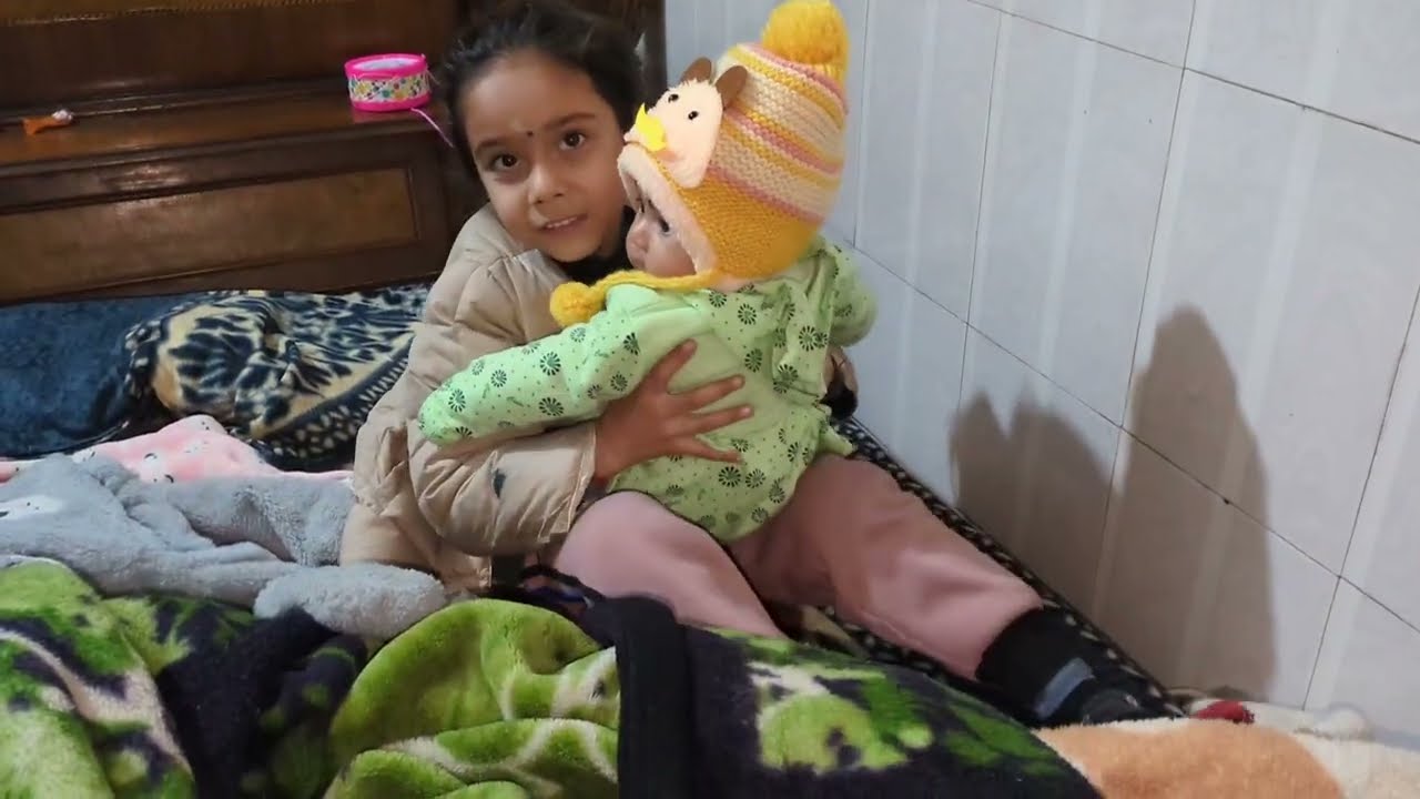 डुग्गू गुड्डू को तंग  करके फुटबॉल बना देती है 😱🤬 
