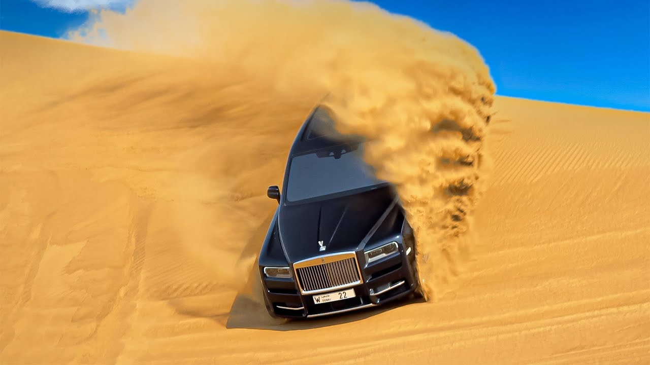 Внедорожник Rolls-Royce Cullinan в пустыне