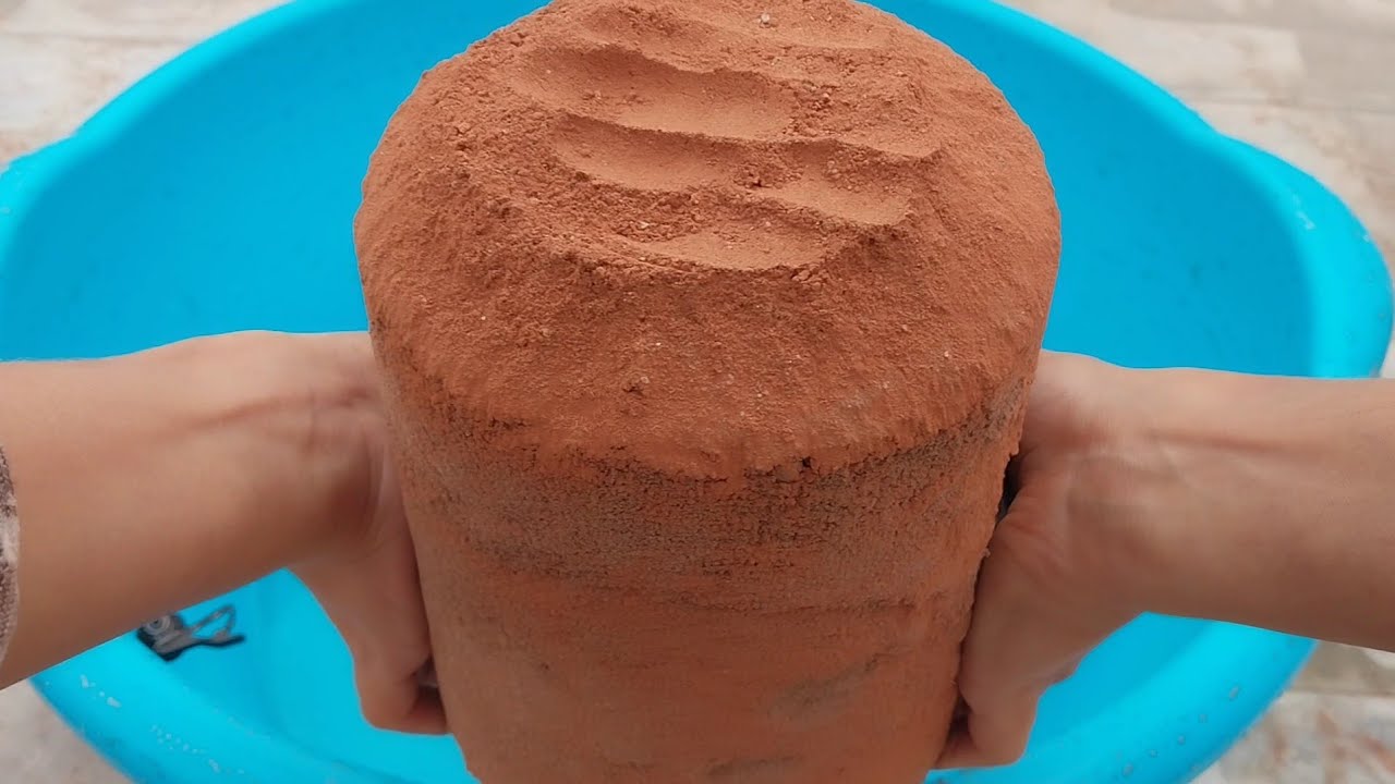 Red Sand soft buckets shapes Crumble in Water