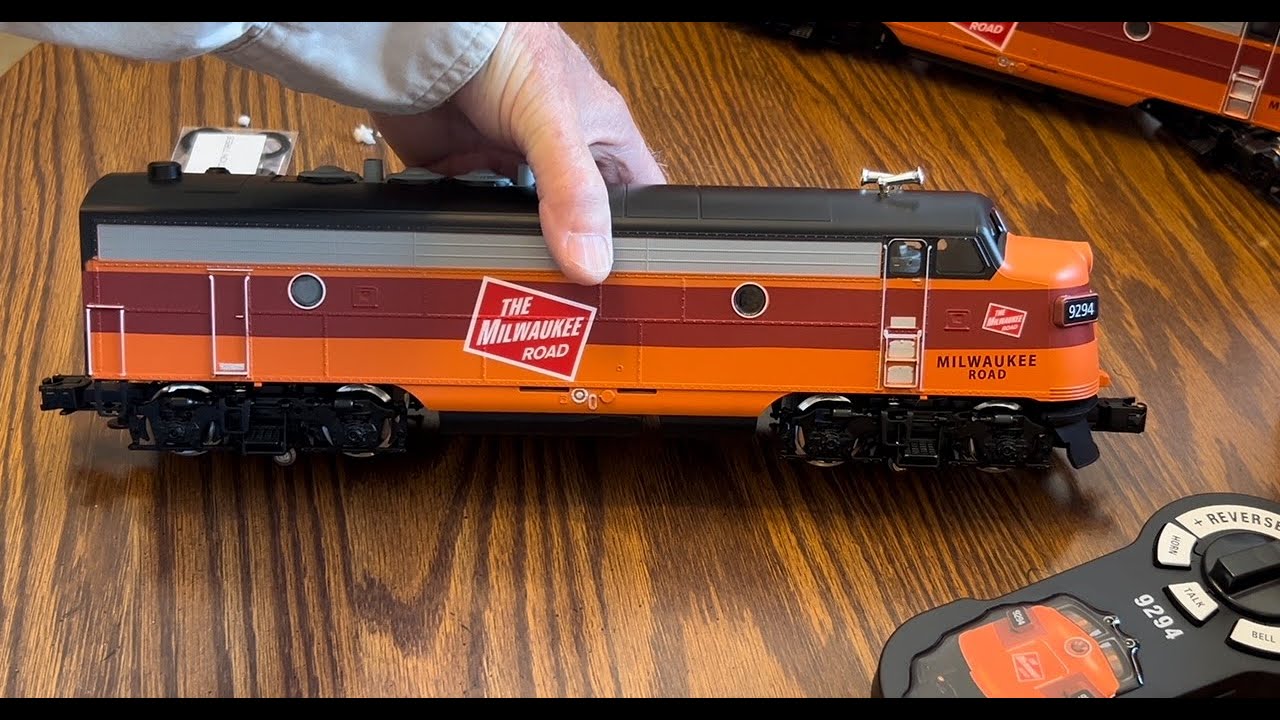 Распаковка автомобилей и AA Menards Milwaukee Road.