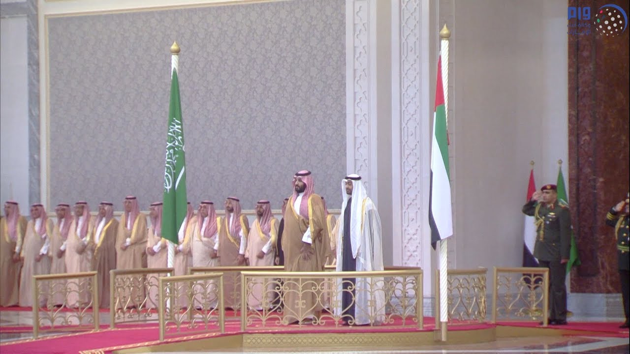 ولي عهد السعودية يصل إلى الدولة و محمد بن زايد في مقدمة مستقبليه