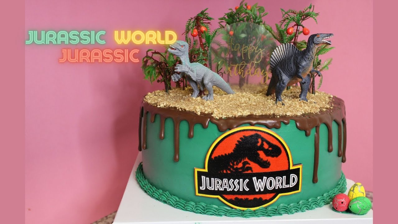 Oddly satisfying Jurassic park cake