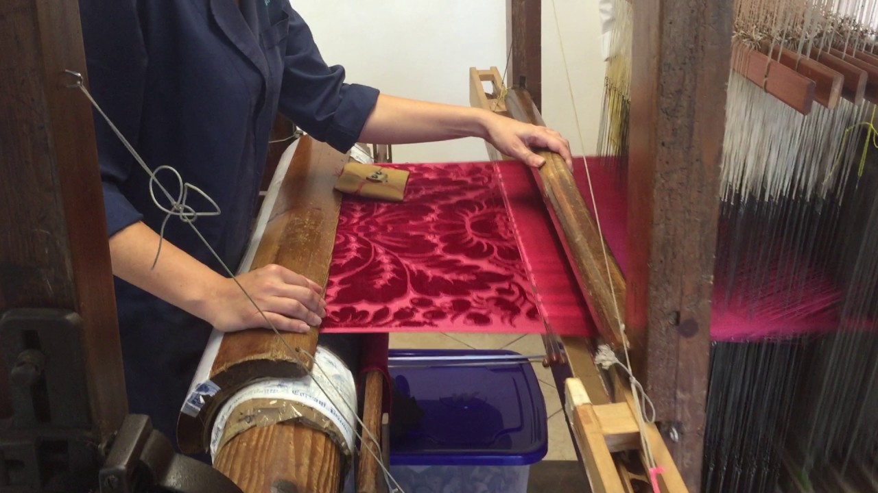 Tessitura a mano dei velluti Cordani di Zoagli