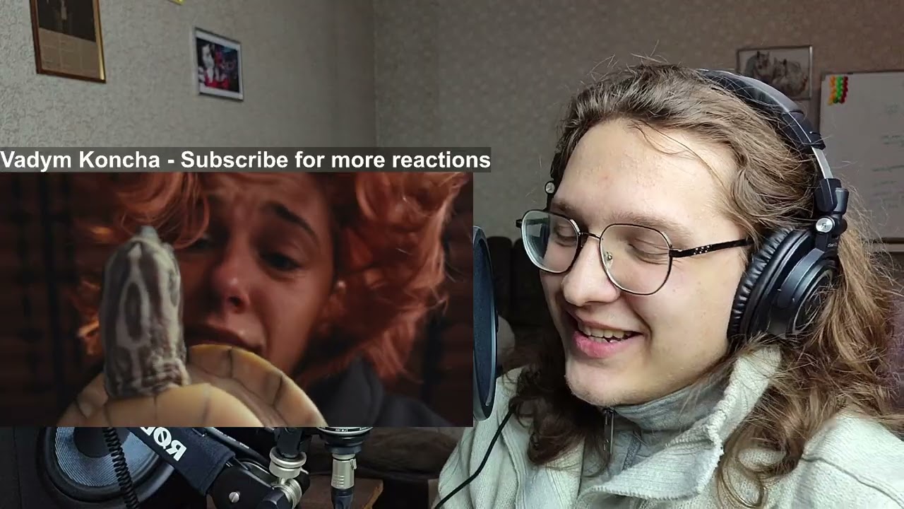 Singer Reacts to Naomi Scott - Losing You