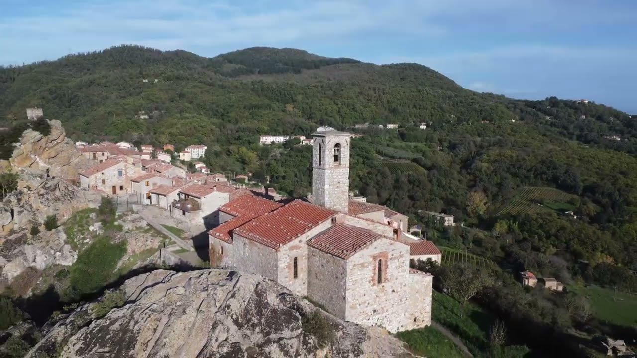 Roccatederighi, vista dall'alto.