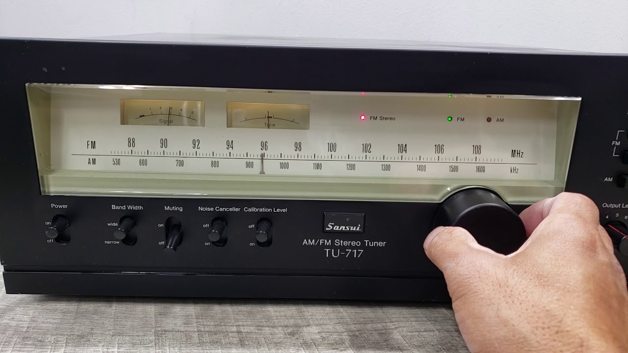 Vintage Sansui TU-717 AM/FM Stereo Tuner