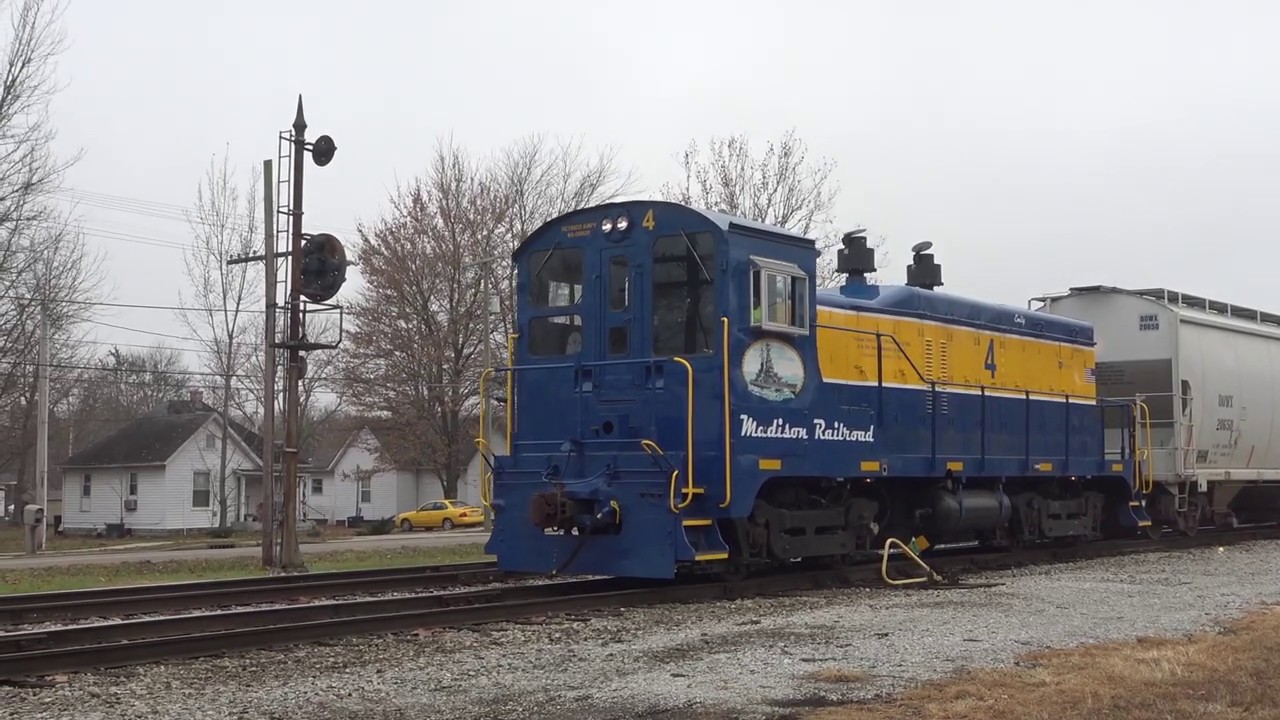 Madison Railroad number 4 switching cars in North Vernon, Indiana.