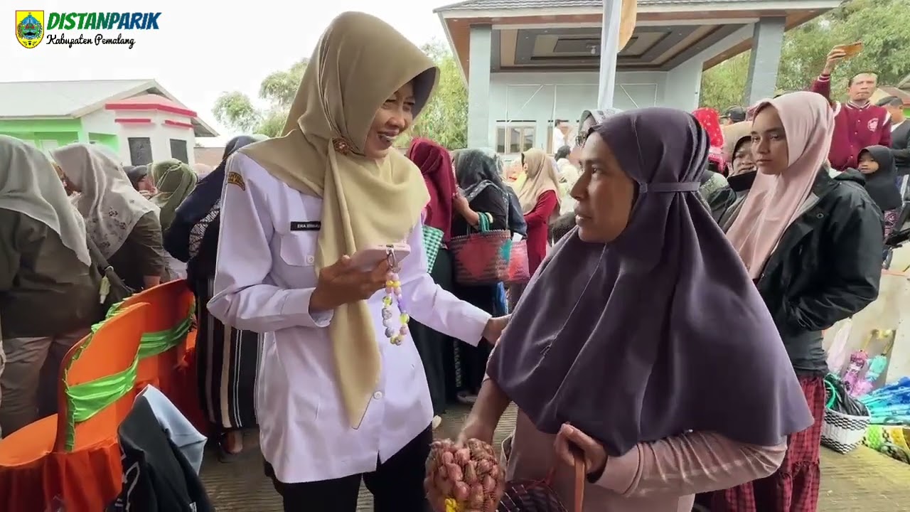 DISTANPARIK IKUTI PASAR MURAH DI DESA CLEKATAKAN, KECAMATAN PULOSARI