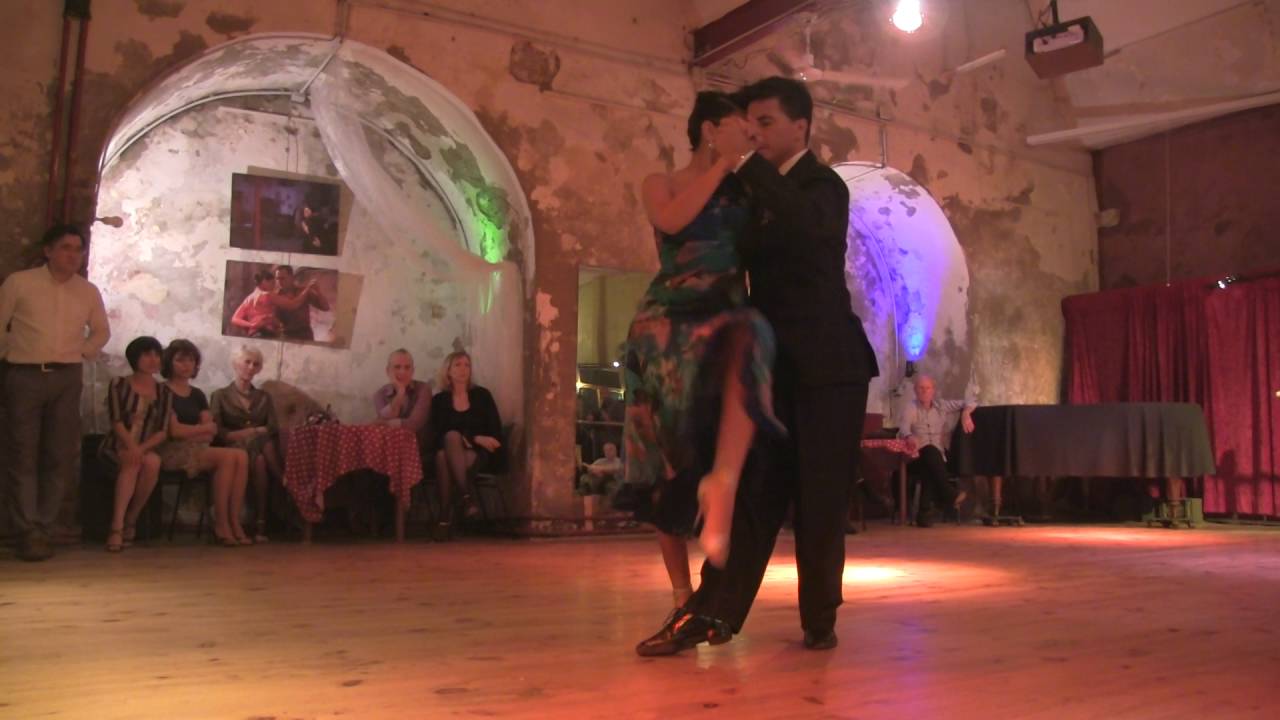Sebastian et Roxana dansent sur le tango Amarras