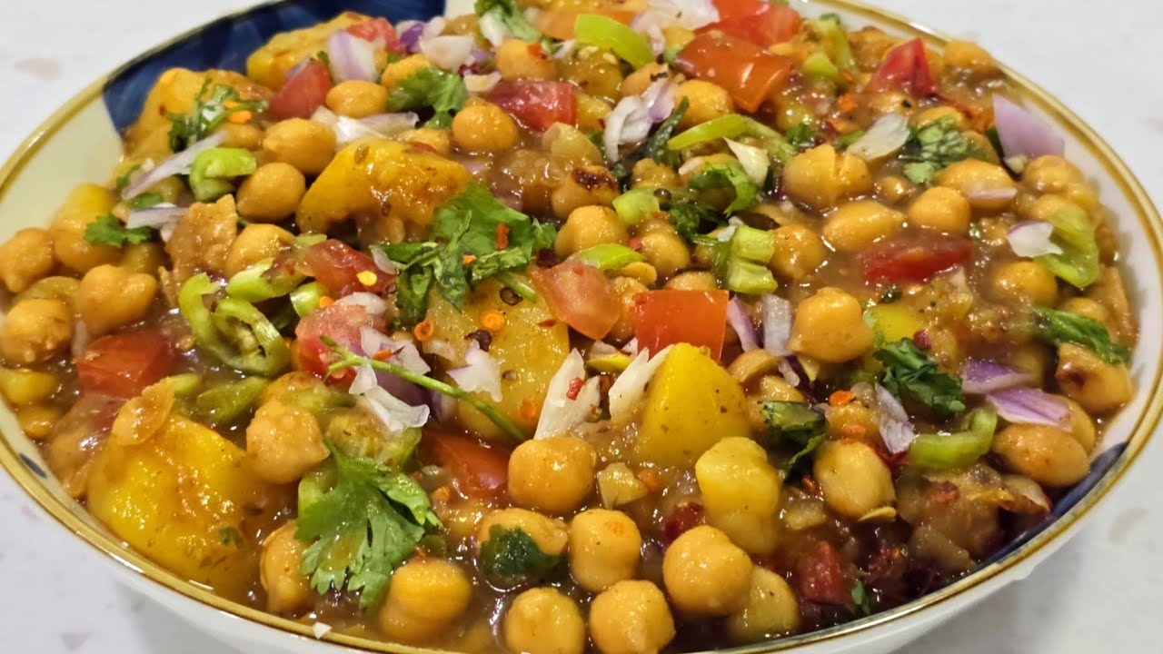 Ramazan Special Chana Chaat Recipe for Iftar! 🌙 Spicy, Tangy 🥘🥘☘️
