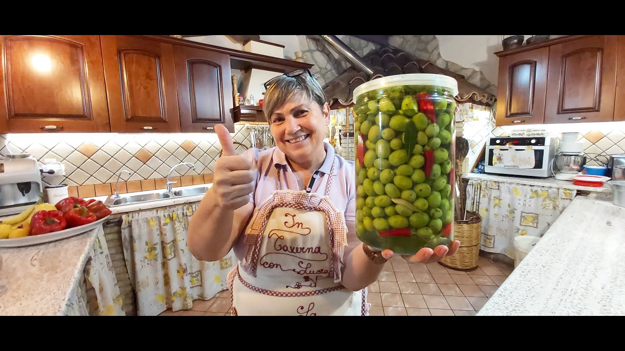 Olive verdi in salamoia condite con olio e aceto  @intavernaconlucia