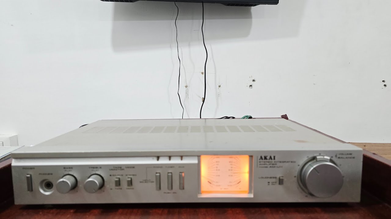 AKAI Vintage Stereo Amplifier AM-U11/For Sale/Infinity Audio/Contact 94433 70602 