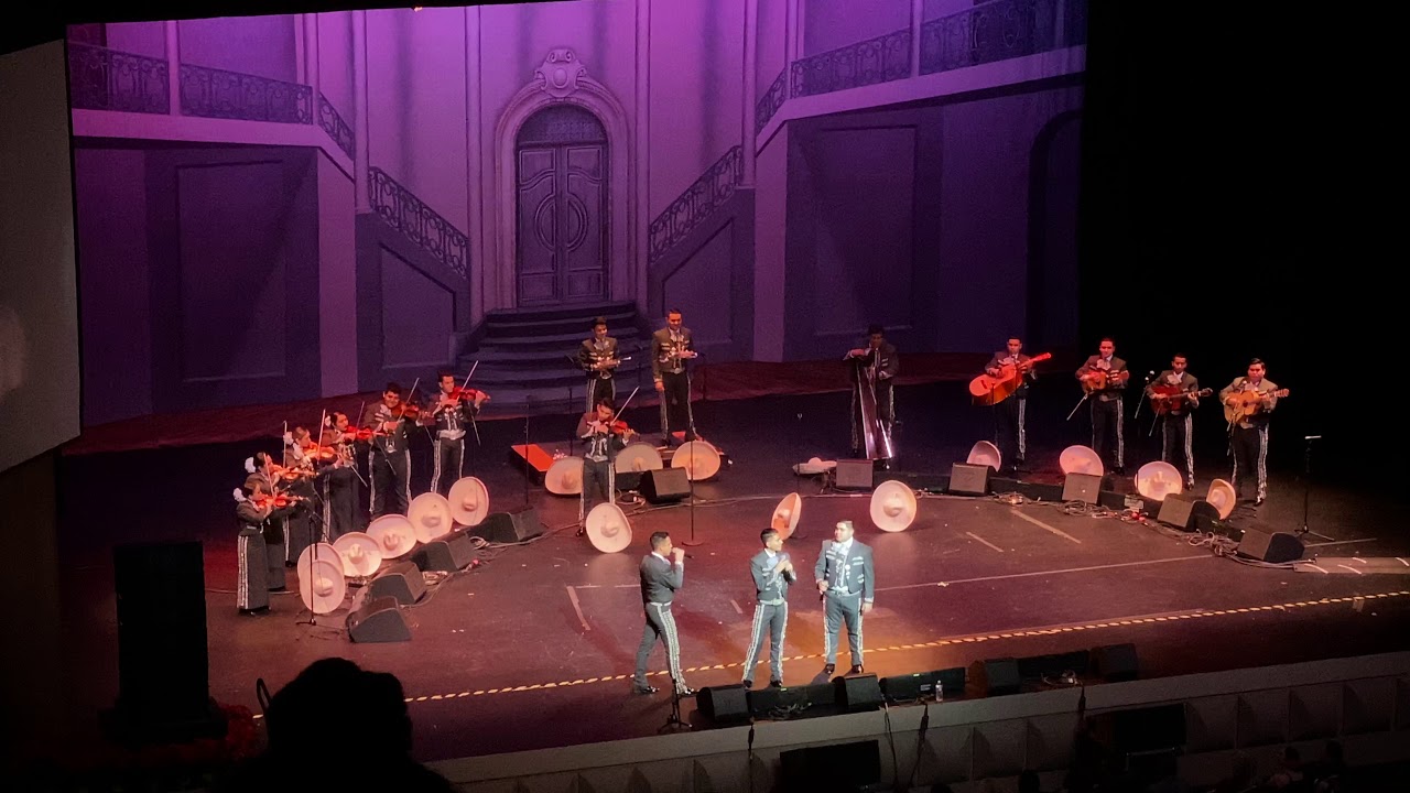 Bésame Mucho- Mariachi Aztlan