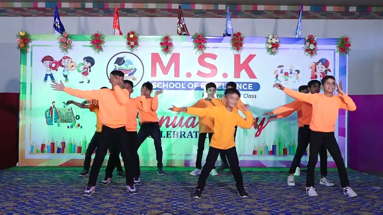 Dance peformance on JAMAL KUDU