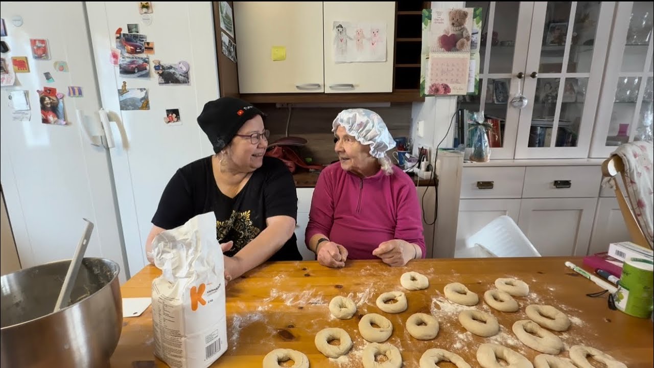 Leipomispuuhissa äitin kanssa ❤️ Vesirinkeleitä 😋