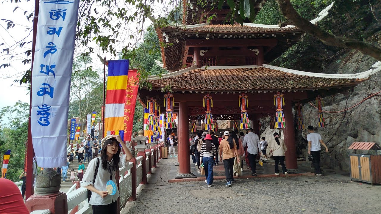 Du ký Lễ hội Chùa Hương 2026