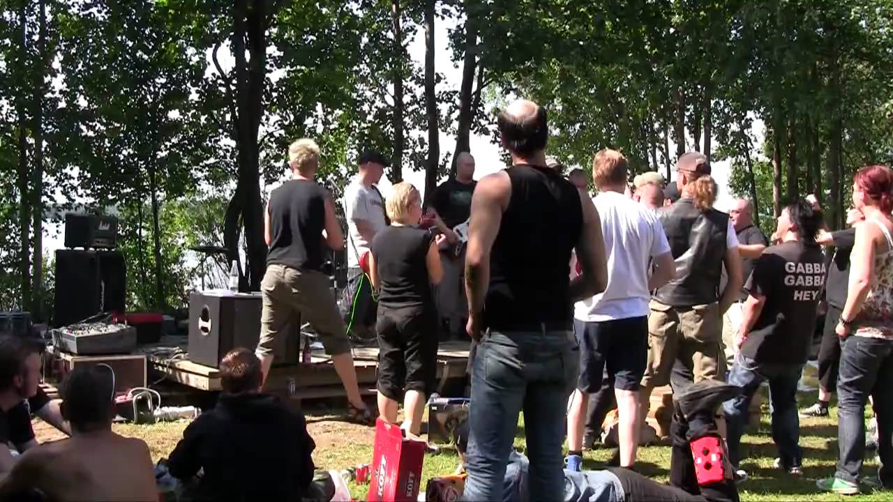 Sanktio - Mustasukkainen mielipuoli @ Ramopunk-piknik, Haukivuori 11.7.2009