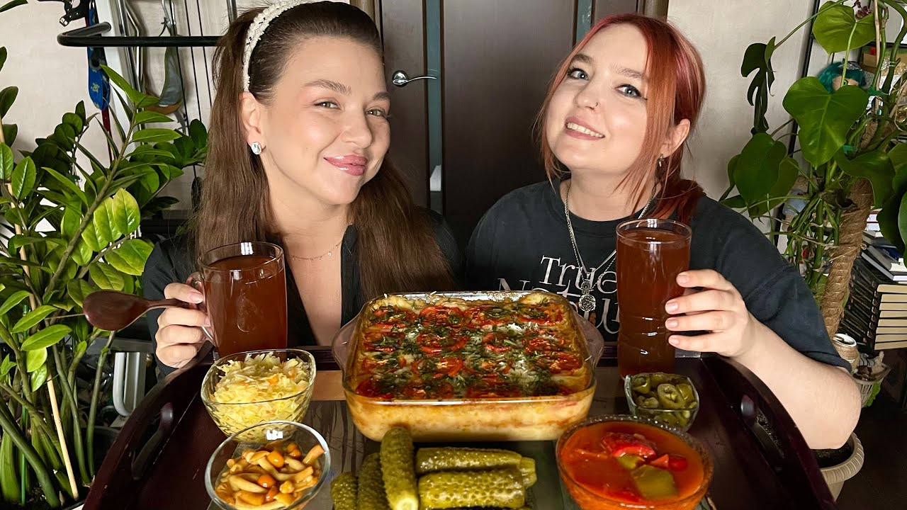 МУКБАНГ | Картофельная запеканка с котлетами, соленья | Mukbang | Potato casserole, pickles | Vegan