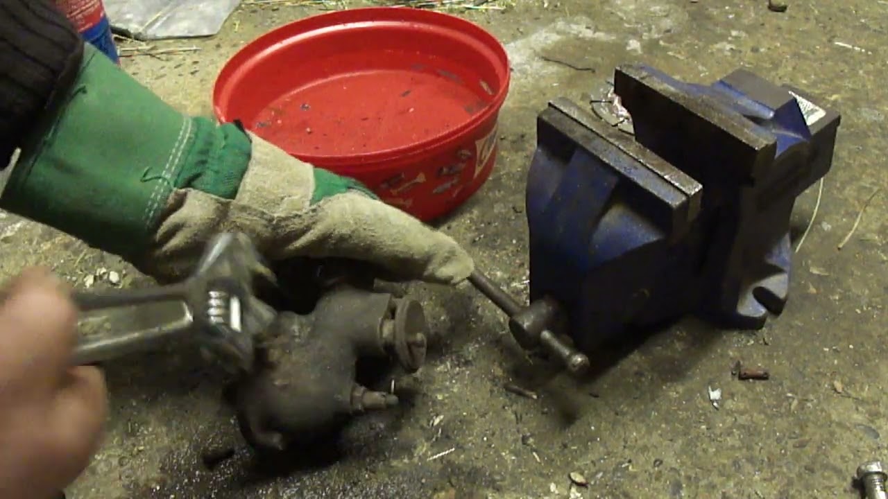 Lister D: Freeing up the carb air valve Part 2