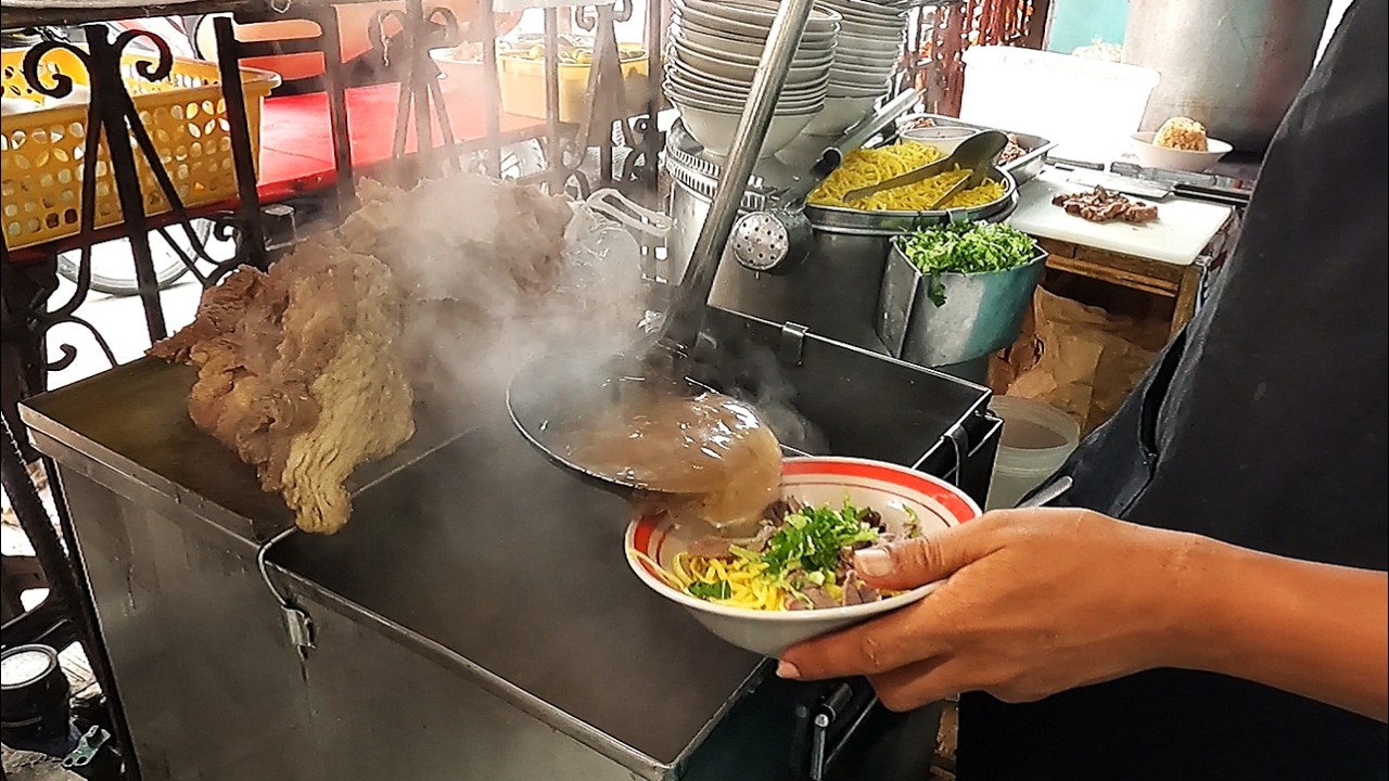 Filipino Street Food |  Beef Mami  - Long Lines for THIS Beef Mami