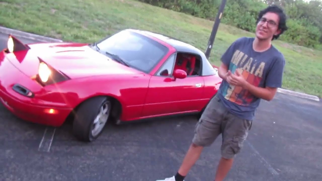 The Miata gets Racing Seats