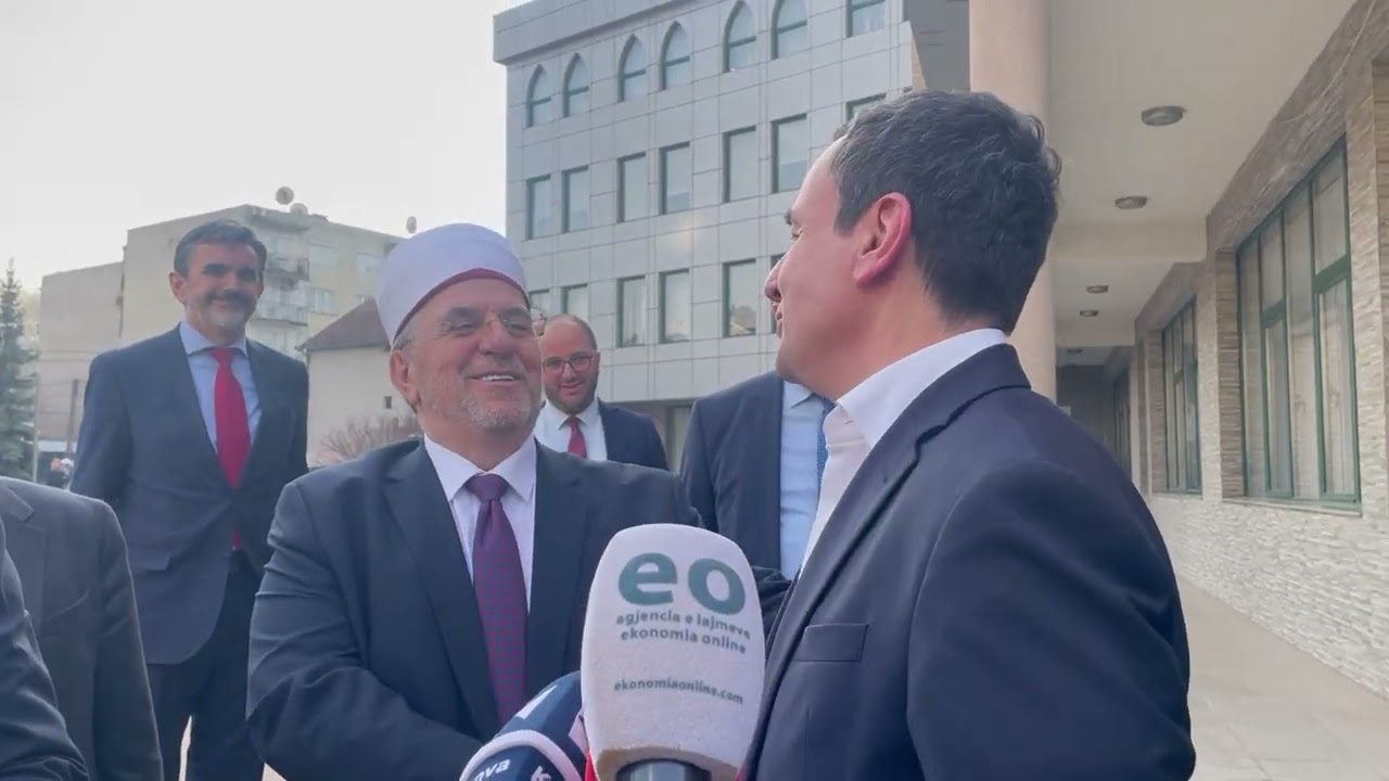 Kurti injoron pyetjen e gazetar&euml;ve rreth vendimit t&euml; komunave veriore p&euml;r t&rsquo;u t&euml;rhequr nga AKK
