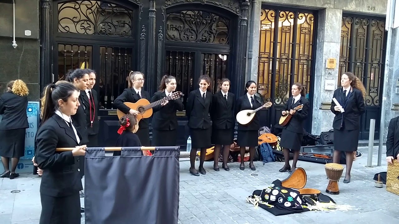 Students from Porto singing Desfado