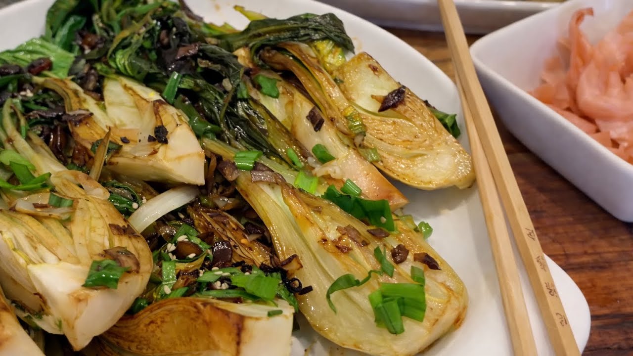 Pak choi salteado con jengibre y guindillas secas | Receta asiática fácil y rápida