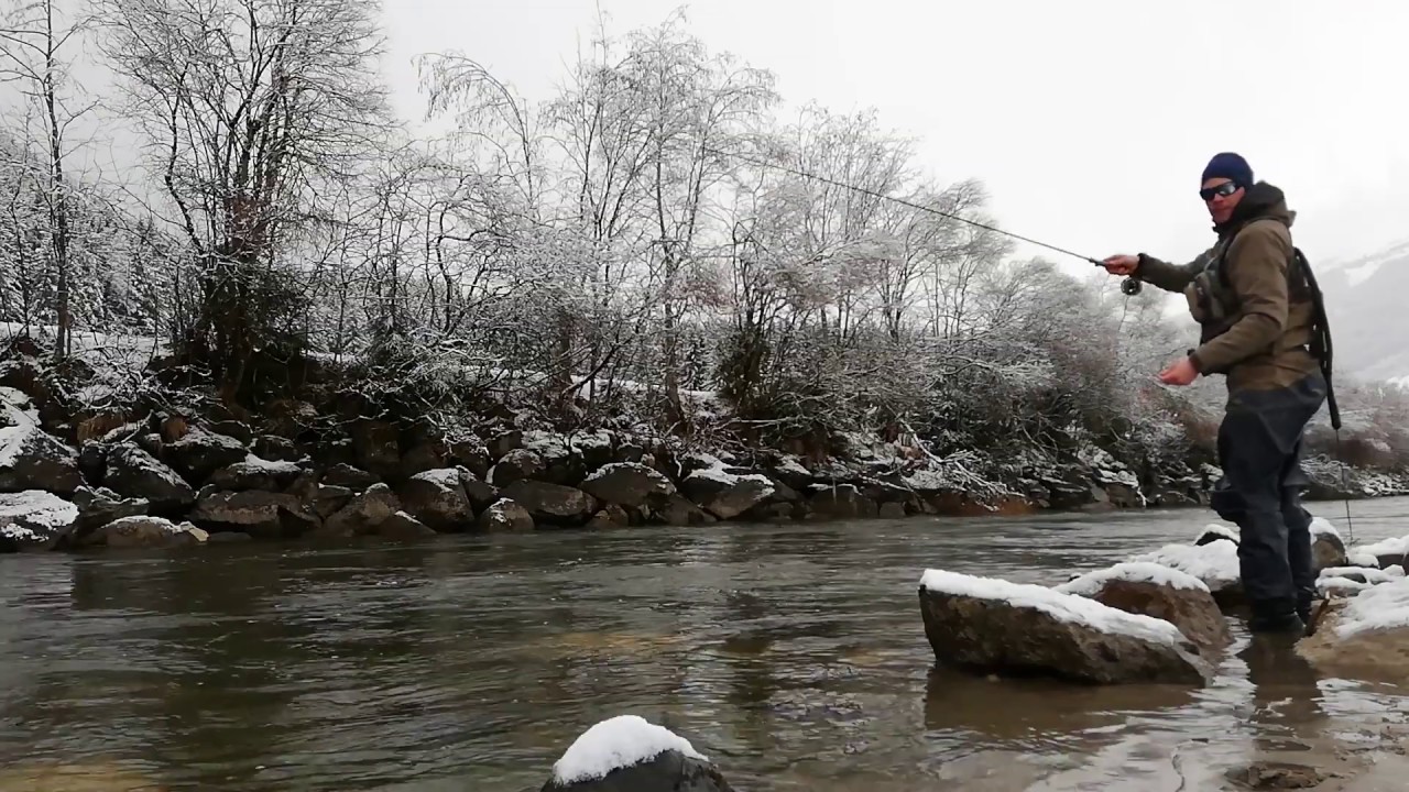 Winter fly fishing in Salzach Mittersill Austria