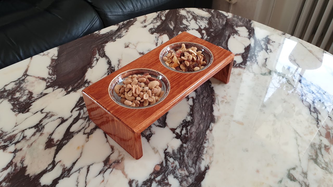 Easy to build | A stand for two small bowls