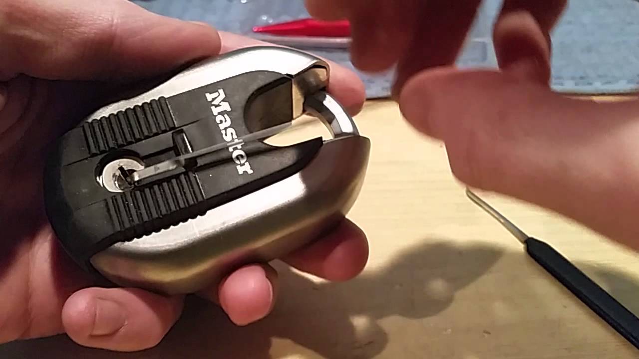 Master Lock Magnum M187 oval discuss lock picked and raked.