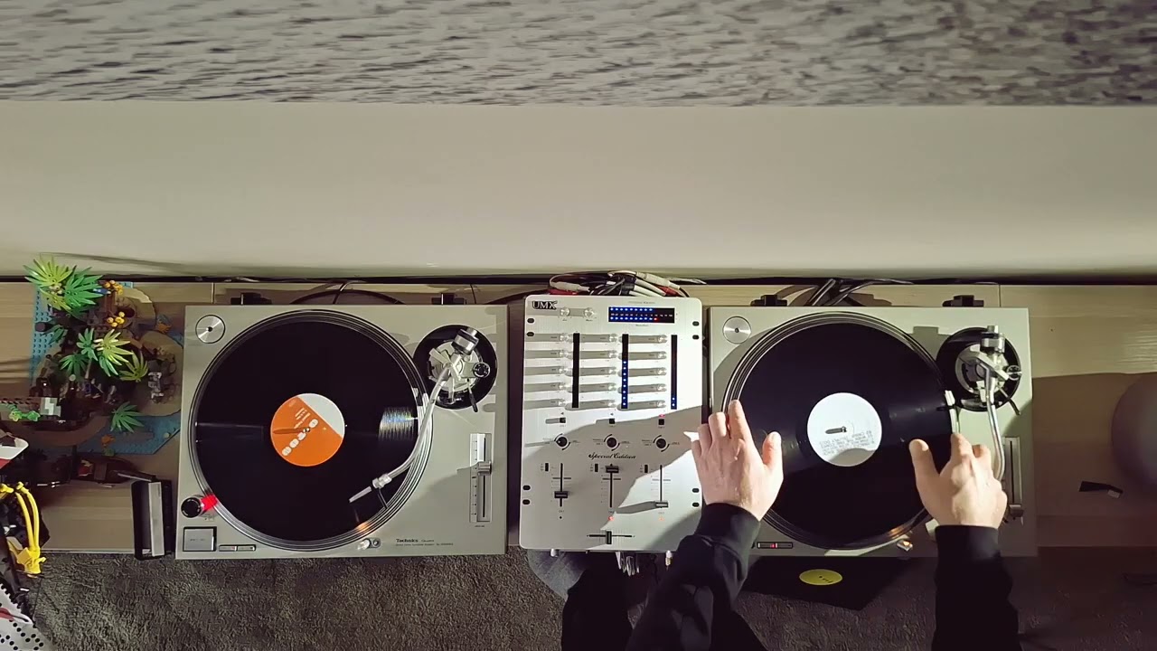 Vinyl Underground Voyage – A Spontaneous House & Techno Session (Live on Technics 1200 MK2)