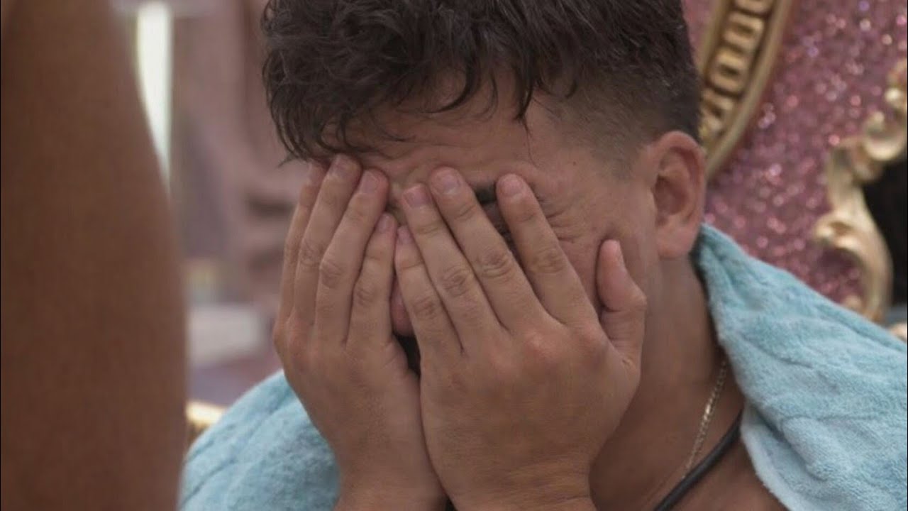 BBB 26: COVARDIA! PEDRO &Eacute; EXPULSO DO QUARTO E TEM ROUPAS JOGADAS NO CH&Atilde;O