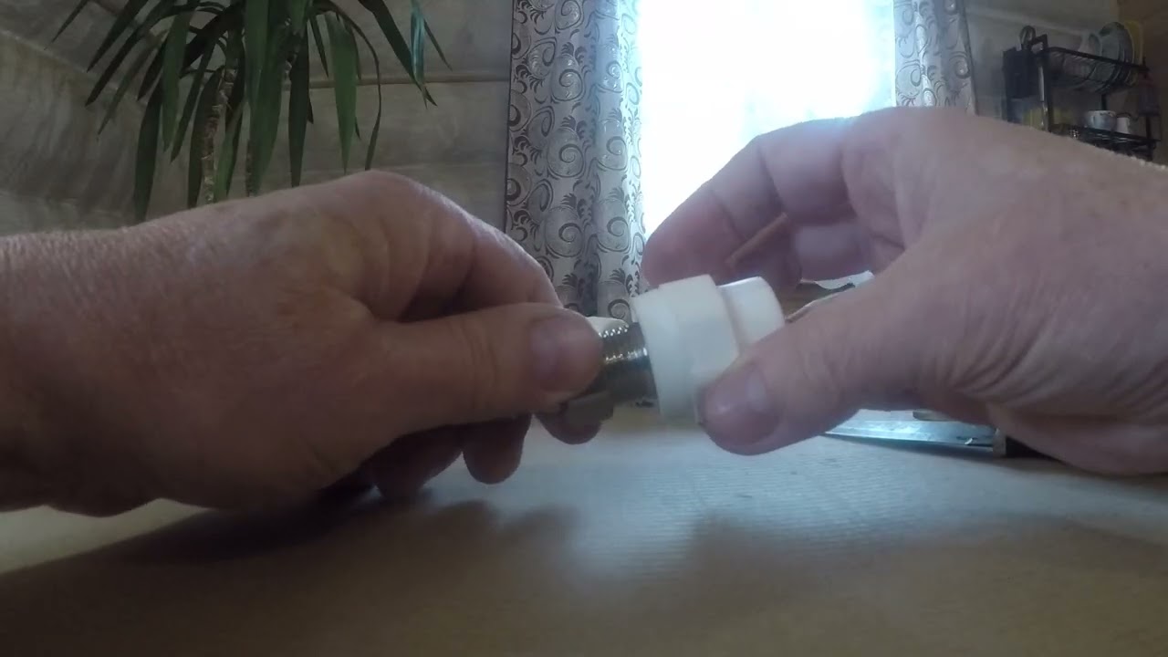 Нужно ли подматывать лен, фумленту на резьбу под гайку гибкой подводки?