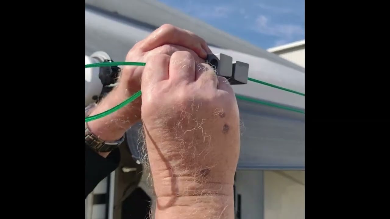 Best Caravan All-In-One Clothesline, Easy Installation of Brackets