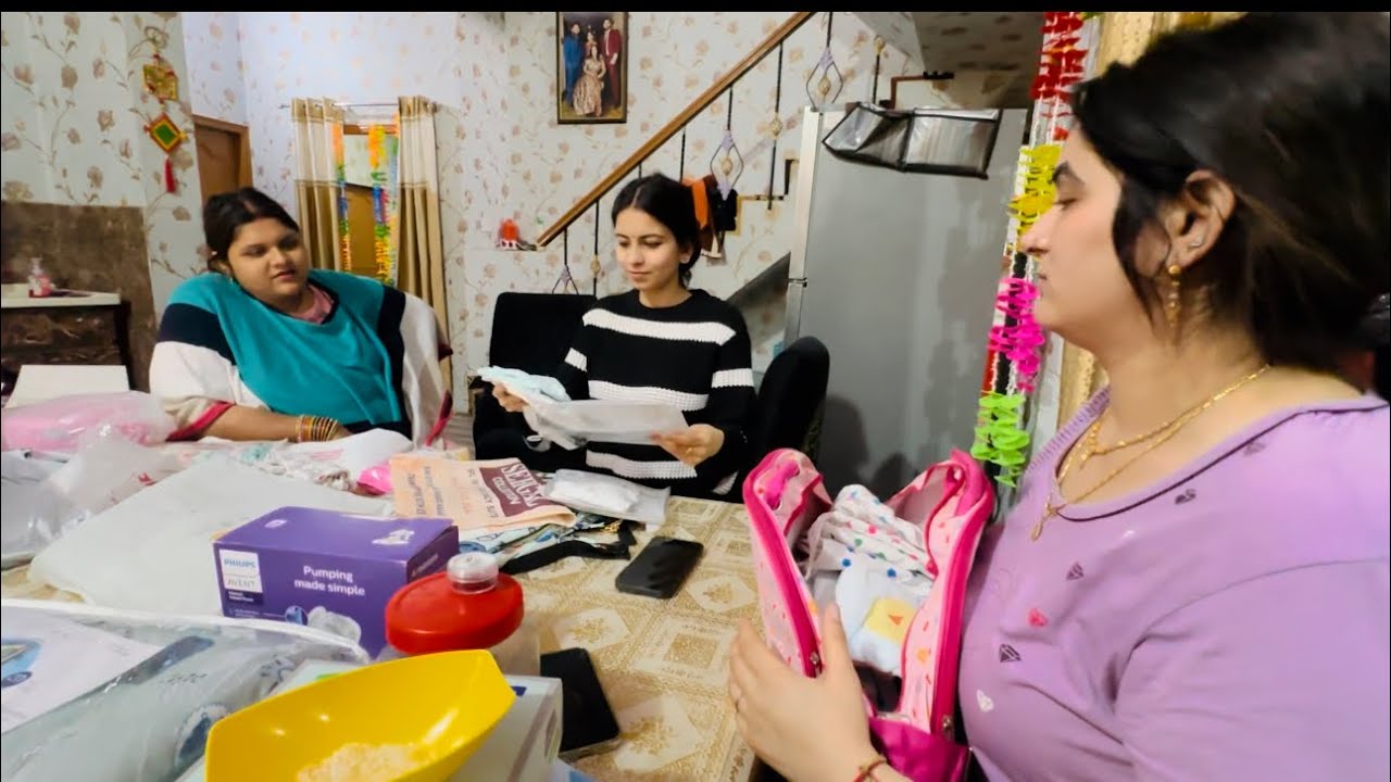 Hospital jane ki taiyari shuru baby ki packing kr li￼😍so pls ese hi pyar bna k rakhna 🙏🏻￼￼