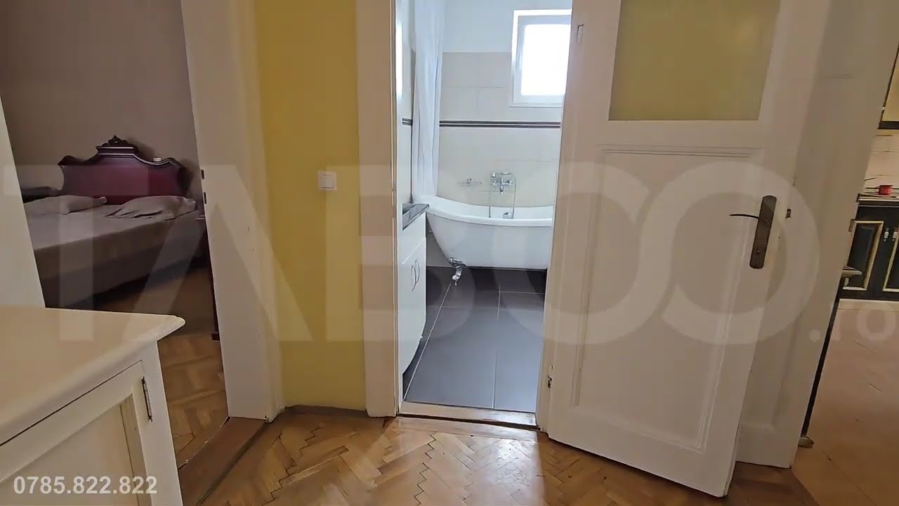 Apartament la casa de vanzare 3 camere gradina proprie zona Centrala