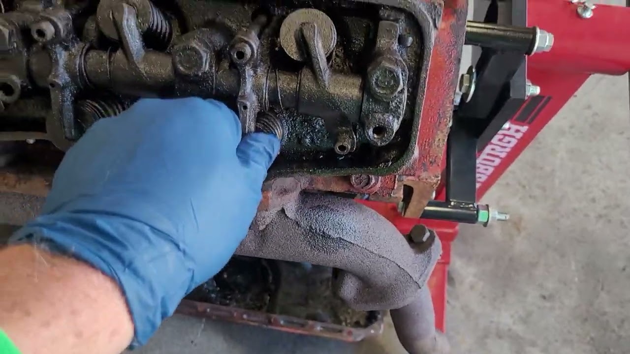 Inside Look At Crusty 318 Poly @mostlymopar