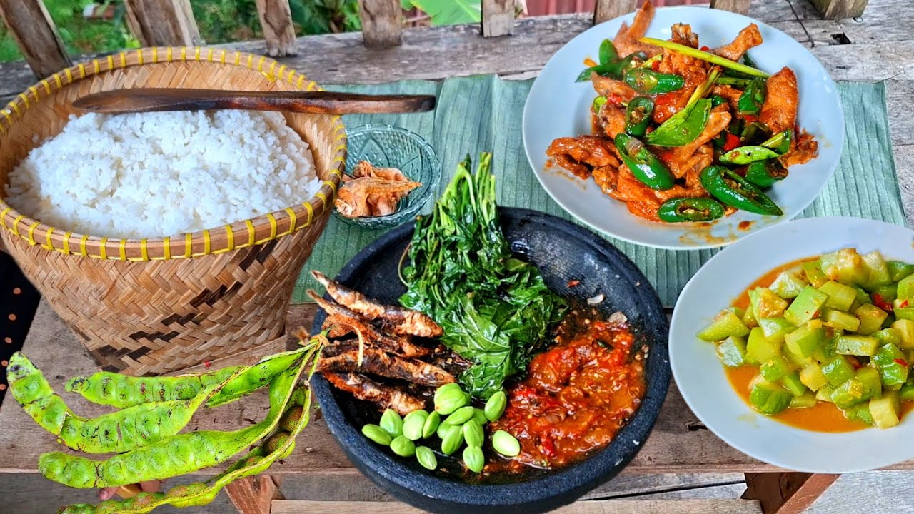 BOTRAM BARENG KELUARGA AUTO NGALIMED SAMBEL ASIN LAMURU PETE MENTAH LALAPAN AYAM SANTAN CABE IJO