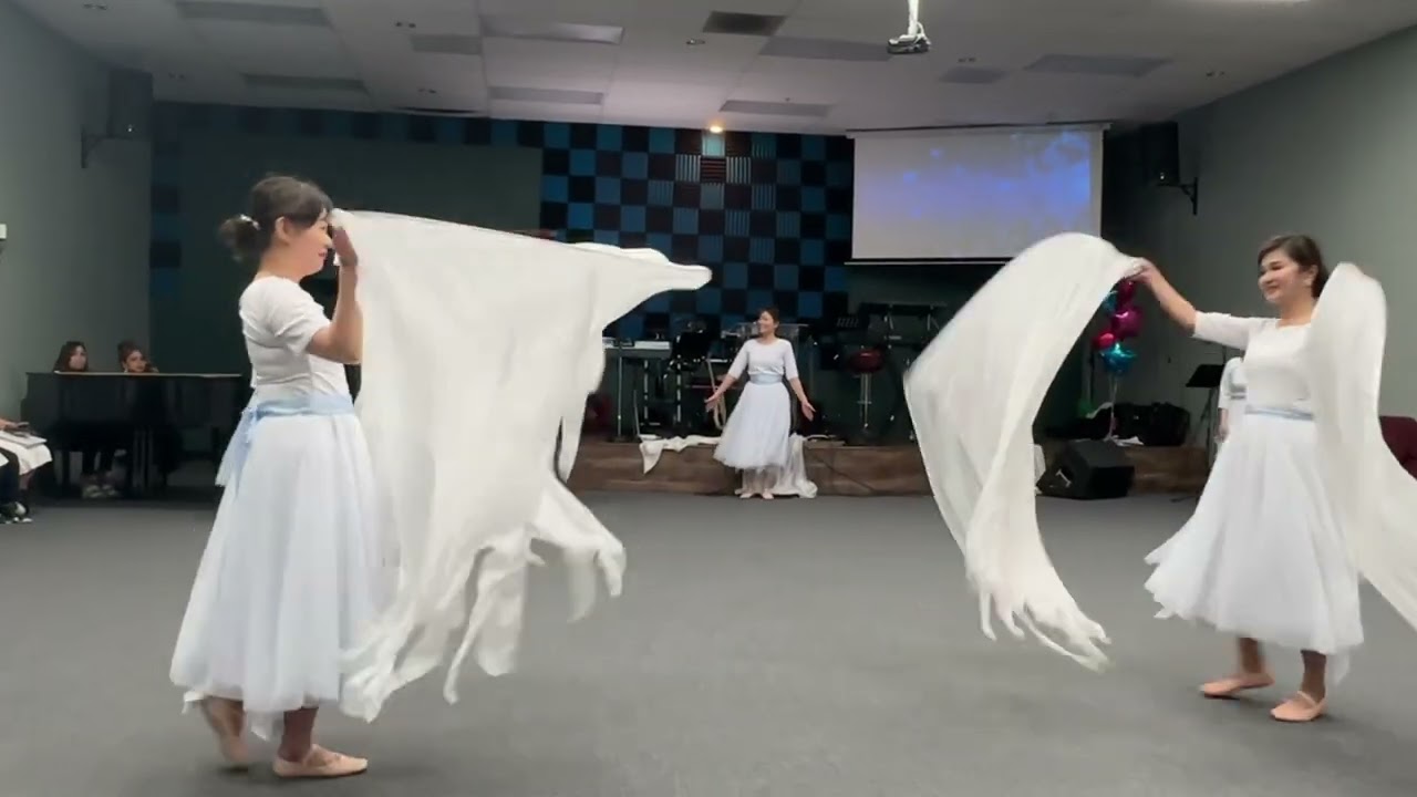 How great is our God worship dance 我神真偉大 敬拜旗舞